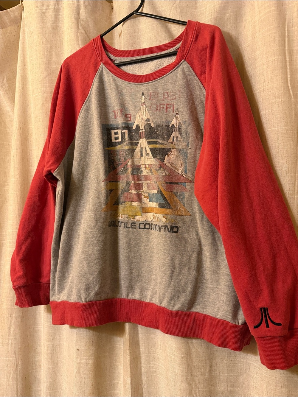 Red & Gray Raglan Graphic Men’s Sweater